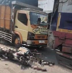 BREAKINGNEWS : Tabrakan Beruntun di Cikampek, 2 Orang Tewas 5 Luka