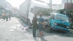 Kecelakaan Beruntun! Truk Tronton Tabrak 13 Kendaraan di Lampu Merah Karawang, Dua Orang Tewas