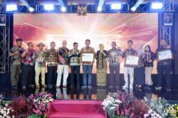 Bojonegoro Toreh Sejarah! Jadi Tuan Rumah Pertama KI Award 2025 dan Raih 3 Penghargaan Sekaligus