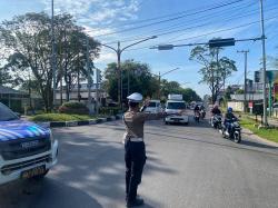 Satlantas Polresta Palangka Raya Amankan Arus Lalin Saat Pelantikan P3K di Kantor Gubernur Kalteng