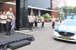 Polda Jatim Kirim Bantuan Pangan dan Sandang untuk Korban Banjir dan Longsor di Sumatera