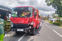 Mobil Anggota DPRD Kulonprogo Tabrak Truk Elpiji Parkir