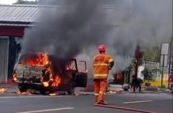 Minibus Bermuatan BBM Meledak Terbakar di Cimacan, Satu Luka dan Kerugian Capai Rp40 Juta