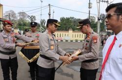 Gercep Tangani Kasus, Polres Depok Berikan Penghargaan pada 52 Anggota dan 4 Warga
