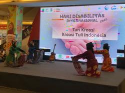 Hari Disabilitas Internasional di Karawang, Puluhan Difabel Unjuk Kebolehan di Mall KCP II