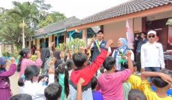 Partai Perindo Hibur Anak-Anak dan Salurkan Bantuan untuk Penyintas Erupsi Semeru di Lumajang