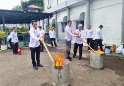 Lapas Musnahkan Barang Terlarang Hasil Razia Kamar Hunian Napi