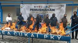 227 Ribu Batang Rokok dan 368,25 Liter Miras Ilegal Dimusnahkan Bea Cukai Palangka Raya 