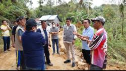 DPR RI Kunjungi Korban Banjir Agam, Salurkan Bantuan dan Beri Dukungan Moril