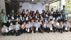 SDN 1 Sudimoro Tulung Gelar Outing Class ke Rumah Produksi Lilin di Candi Ampel