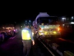Truk Tangki Tiba-tiba Tabrak Median Jalan di Jombang, Pengakuan Sopir Bikin Merinding