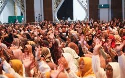 Jateng Bersholawat di MAJT Magelang, Ribuan Warga Berdoa untuk Korban Bencana