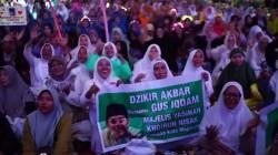 Ribuan Masyarakat Bersama Gus Iqdam Zikir Akbar di Mojokerto, Doakan Bangsa dan Bencana Sumatera