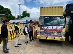 Polda Kepri dan IJTI Kirim Dua Truk Logistik untuk Korban Bencana Sumatera