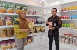 Lapas Indramayu Tampilkan Produk Unggulan Karya Warga Binaan di Teras Balongan