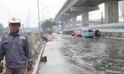 Banjir Rob Masih Genangi 5 RT di Jakarta Utara, Ketinggian hingga Sepinggang Orang Dewasa