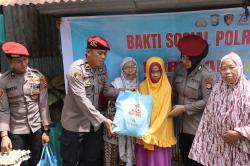 HUT Reserse Jadi Momentum Berbagi, Sat Reskrim Polres Maros Salurkan Sembako ke Warga