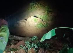 Tiga Warga Masih Tertimbun Longsor di Arjasari