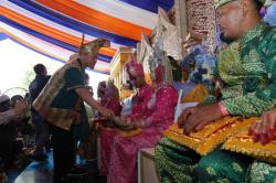 Nikah Massal 71 Pasang Berbalut Prosesi Adat Melayu :, WalKot Pekanbaru: Menguatkan Identitas Budaya