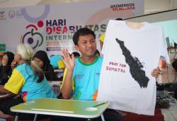 Melukis Bersama Penyandang Disabilitas Peringati Hari Disabilitas Internasional