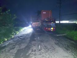 Ngeri Dua Truk Adu Banteng di Mojowarno Jombang Hingga Ringsek, Kedua Sopir Masuk RS