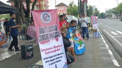 Seniman Rambut Gunungkidul Galang Dana untuk Sumatra: Potong Rambut Bayar Seikhlasnya