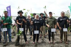Amartha dan Pemkab Bantul Bersinergi Perkuat Pesisir Baros dengan Penanaman 5.000 Pohon Bakau