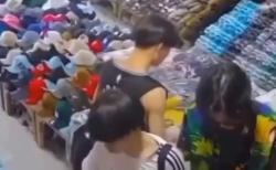 Viral! Aksi Turis Jepang Curi Baju di Toko Oleh-Oleh Bali, Gak Sadar Aksinya Terekam CCTV