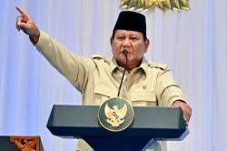 Presiden Prabowo Minta Mendagri Copot Bupati Aceh Selatan yang Umrah saat Bencana