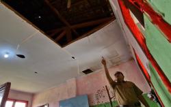Plafon Atap SDN 2 Singgahan Ponorogo Jebol, Bikin Siswa Was Was