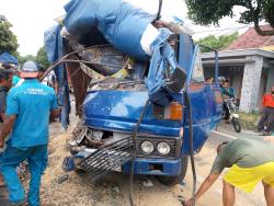 Kecelakaan Beruntun 4 Truk di Jombang, Diduga Ngantuk Berat, Dua Sopir Luka Parah