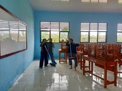 Banjir Surut, Guru dan Siswa SMPN 1 Telukjambe Barat Gotong Royong Bersihkan Sekolah