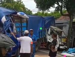 Breaking News Kecelakaan Beruntun 4 Truk di Jombang Gegara Sopir Mengantuk, Dua Luka Parah