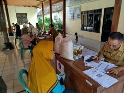 Agar Tertib, Penyaluran Bantuan Pangan Non Tunai Untuk KPM di Kuripan Purwodadi Dilakukan Dua Hari