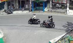 Rekaman CCTV Ibu-Ibu Korban Pejambretan di Jombang Viral di Media Sosial, Polisi Buru Pelaku!