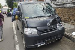 Adu Banteng Beat vs Pikap di Jalan KH Hasyim Asy'ari Jombang, Pekerja Bank Plecit Tewas