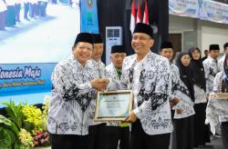 Guru Digugu lan Ditiru, Bupati Bojonegoro di HGN: Peran Guru Tak Tergantikan Teknologi