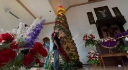 Kreativitas Unik! Ini Makna Pohon Natal dari Bambu Sambut Perayaan Natal 2025 di GKJW Jombang