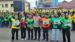 Sinergi Polisi-Ojol Diperkuat: Polda Babel Bagikan 400 Paket Sembako