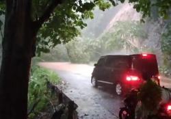 Tebing Ambruk di Cirata, Arus Lalu Lintas Terhenti Total Sore Tadi