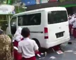 Kronologi Mobil Pengangkut MBG Tabrak Sejumlah Siswa SD, Nyelonong Masuk Lapangan
