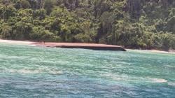 Tongkang Bermuatan Ribuan Kubik Batu Pecah Karam di Tanjung Dore Makbon, Terumbu Karang Diduga Rusak