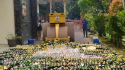 Ribuan Botol Miras Di Cirebon Gagal Beredar, Berakhir Tergilas Vibro Roller