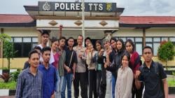 Aksi Demonstrasi Berakhir Damai, Kapolres TTS Ajak Pendemo Foto Bareng