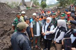 Budidaya Cacing Tanah Jadi Solusi Para Penyintas Erupsi Gunung Semeru yang Kehilangan Pekerjaan