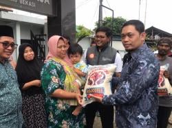 2.400 KK di Desa Wangunharja Terima Bantuan 26 Ton Beras, Warga: Terima Kasih Harrosa!