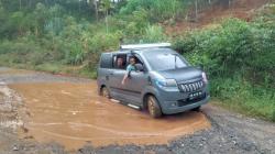 Jalan Provinsi di Manggarai Timur Rusak Parah, Pemprov NTT Pastikan Masuk Prioritas APBD 2026