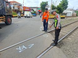 Terobos Palang Pintu, Pejalan Kaki Tewas Tertemper KA Harina di Weleri