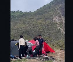 Viral 2 Perempuan Berantem Rebutan Cowok, Kok Bisa?