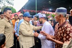Prabowo Tinjau Pengungsian : Minta Maaf karena Tak Punya Tongkat Nabi Musa tapi Akan Kerja Keras